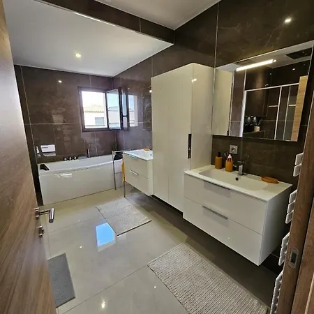 Spacieuse Contemporaine Garrigue Nimoise Βίλα